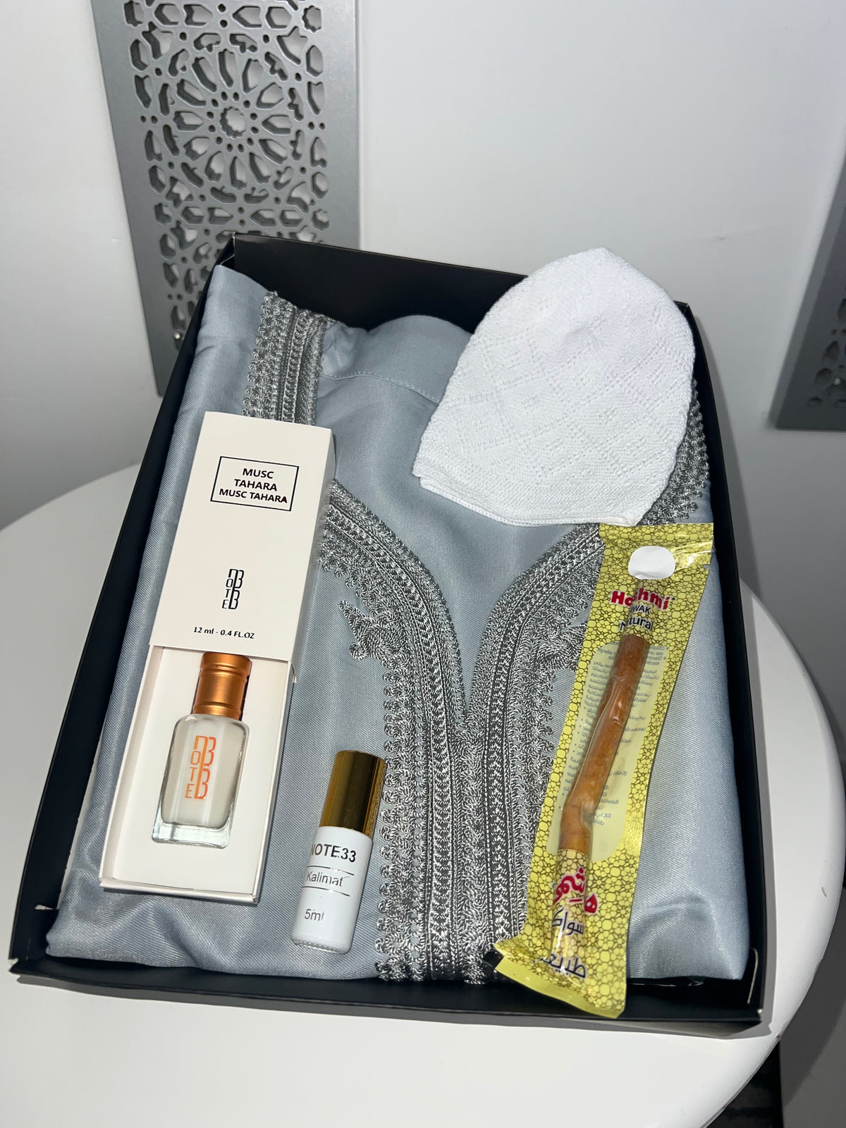 Box gandoura gris bordure argent