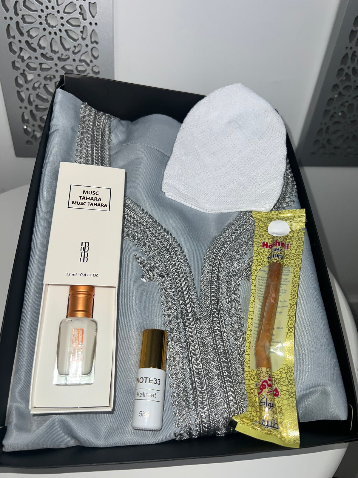 Box gandoura gris bordure argent