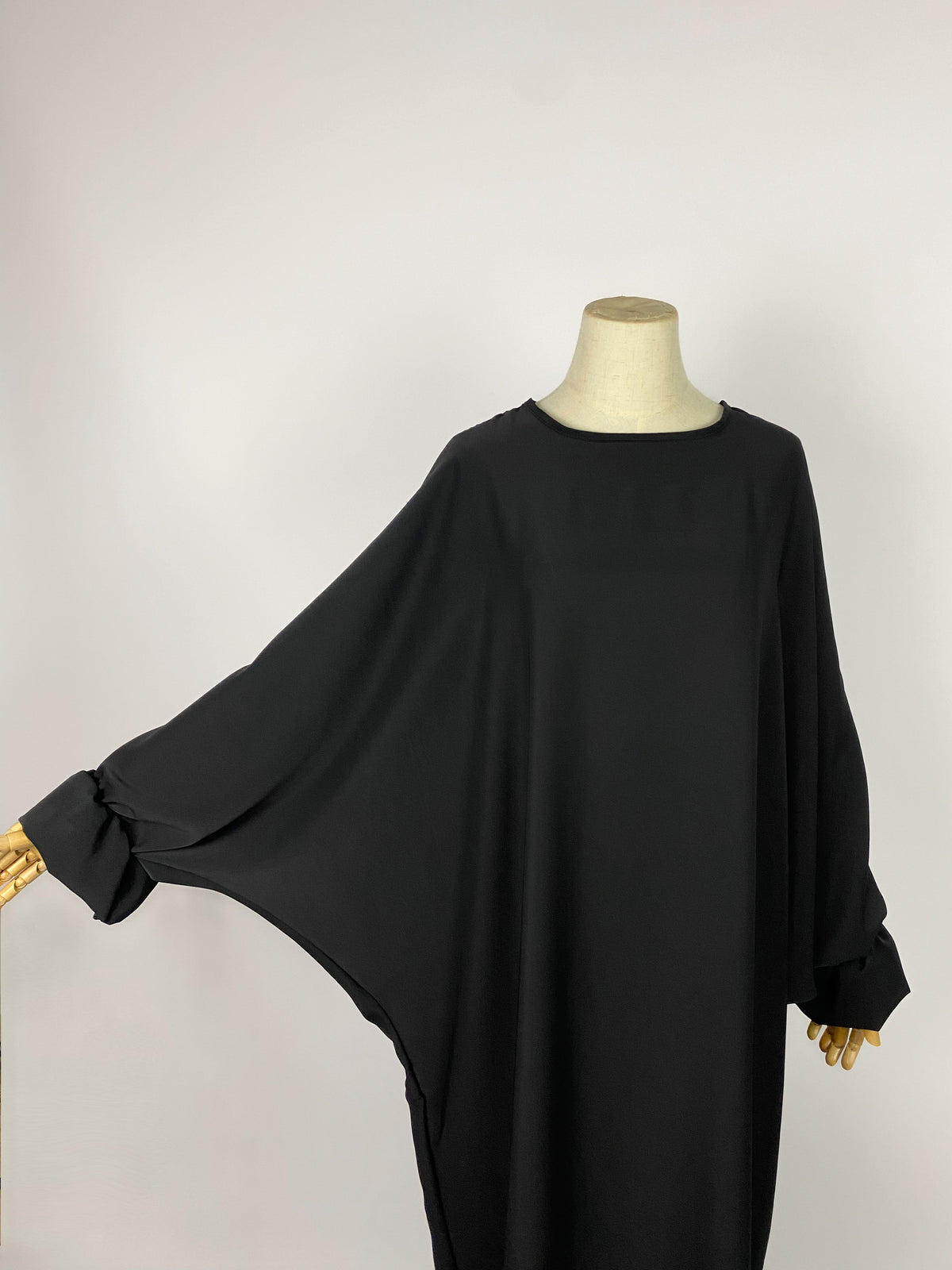 Abaya van zijde uit Medina Asma