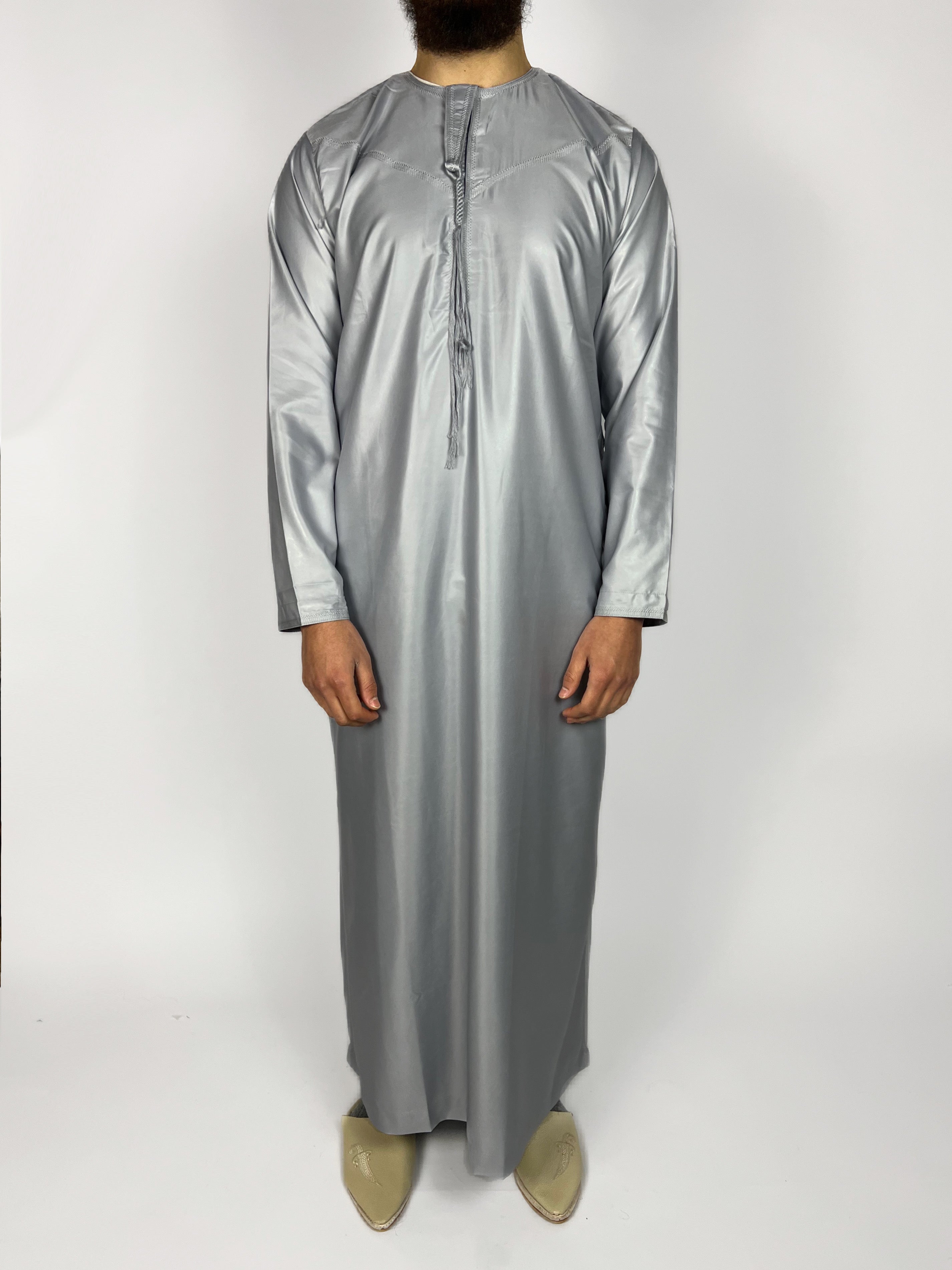 Grijze Emirati Qamis