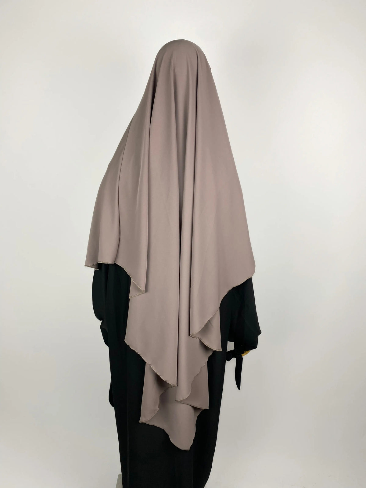 khimar en soie de medine couleur taupe, khimar long en soie de medine taupe